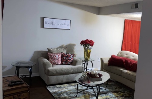 Germantown Casa | Retreat to a Stylist and Peaceful Apartment Home
