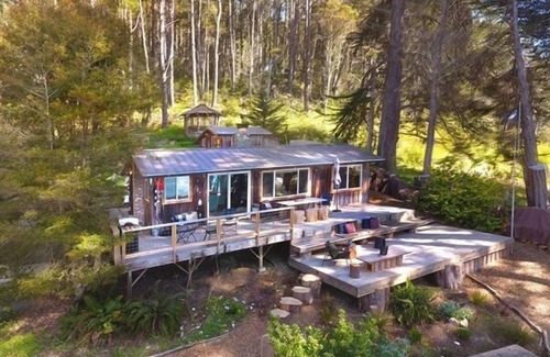 Timber Cove Cabina | Retreat to Rustic Luxe 'Fort Camp'