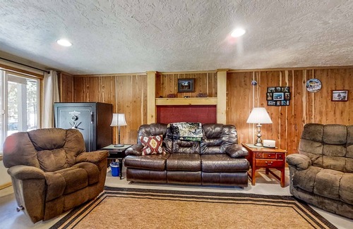 Crescent Cabina | Retreat w/ firepit, enclosed yard, kitchen, & W/D