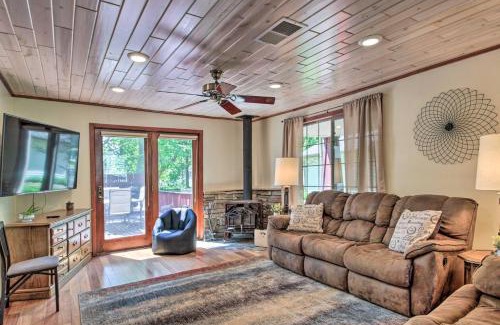 Puposky Casa | Retreat with Lake Access and Private Boat Dock!