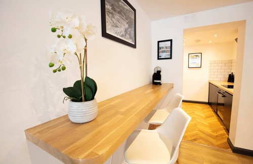 Coldharbour Apartamento | Retreat with Steam room, KING bed near tube