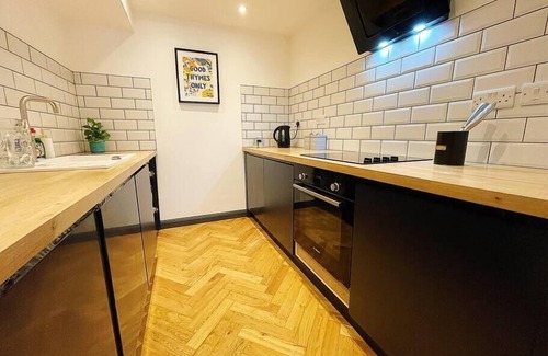 Coldharbour Apartamento | Retreat with Steam room, KING bed near tube