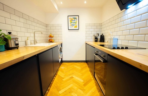 Coldharbour Apartamento | Retreat with Steam room, KING bed near tube
