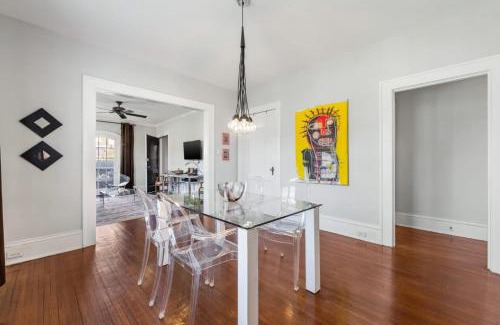 Charlotte Casa | Retro 1BR in Elizabeth with Porch & Eclectic Design