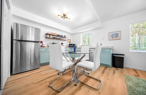 Crystal River Casa | Retro 3-bedroom house with AC near Manatee Tours, Scalloping and More!
