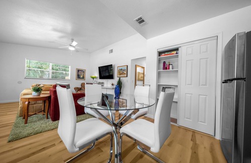 Crystal River Casa | Retro 3-bedroom house with AC near Manatee Tours, Scalloping and More!