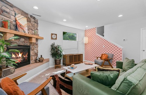 Meridian Casa | Retro 3 BR Home in Old Town Meridian w/ Game Room