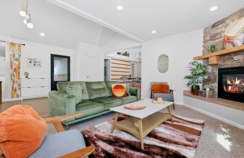 Meridian Casa | Retro 3 BR Home in Old Town Meridian w/ Game Room