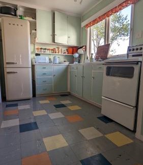 Kuaotunu Casa | Retro 4 Bedroom Kuaotunu Bach