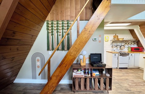 Fancy Gap Cabina | Retro A-Frame Cabin in Fancy Gap minutes from the Blue Ridge Parkway