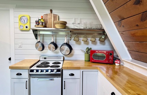Fancy Gap Cabina | Retro A-Frame Cabin in Fancy Gap minutes from the Blue Ridge Parkway