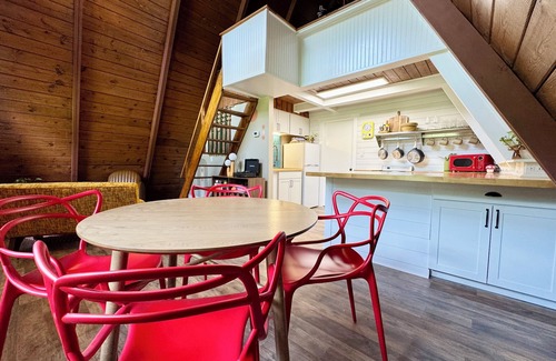 Fancy Gap Cabina | Retro A-Frame Cabin in Fancy Gap minutes from the Blue Ridge Parkway
