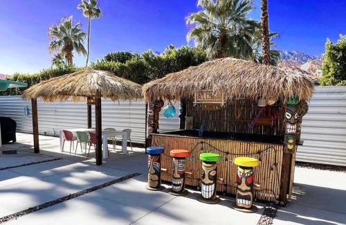Sunmor Casa | Retro A Go Go House