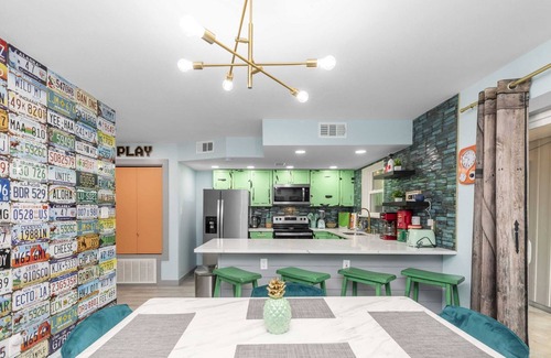 Wright Casa | Retro | Arcade Home, Pets, Grill, & Beach!