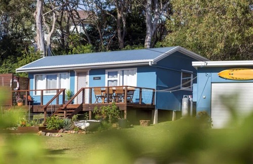 Kioloa Casa | Retro Beach Cottage - classic surf getaway