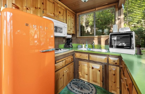 Upper Moonridge Casa | Retro Bear Haus Spa Fully Fenced