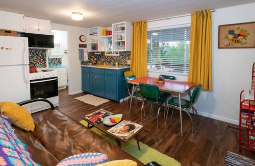 Kimberling City Cabina | Retro Cabin on Table Rock Lake