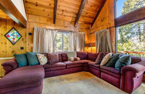 Cedar Glen Casa | Retro Cabin
