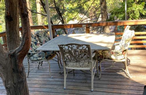 Cedar Glen Casa | Retro Cabin