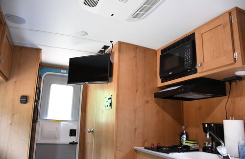 Chatham Casa | Retro Camper. A cozy stay in the country near Caney and Chatham Lakes