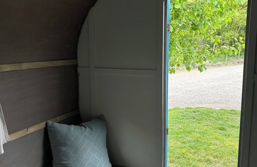 Lava Hot Springs Casa | Retro Camper king size bed