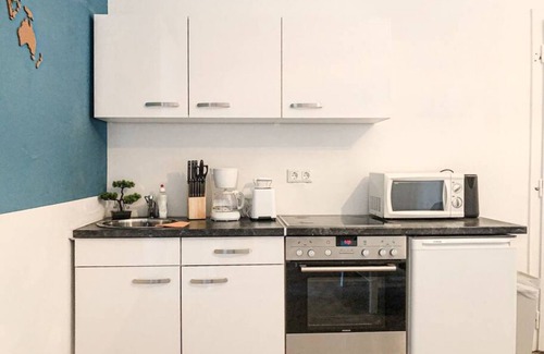 Wahring Apartamento | Retro Charm Budget 1BR Apartment near AKH Hospital