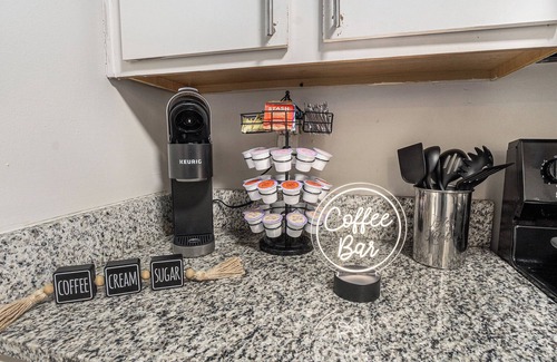 Crestline Heights Apartamento | Retro Charm, Modern Comfort - Minutes from BHM!