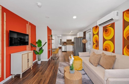 Cincinnati Apartamento | Retro-Chic 1BR w/ King Bed & Prime Location