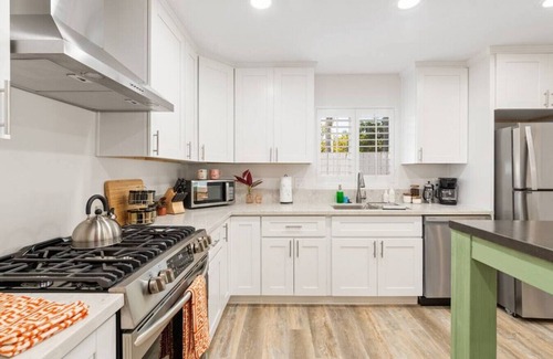 Loma Alta Casa | Retro Chic Hot Tub & Game Room, 10 Mins From Beach