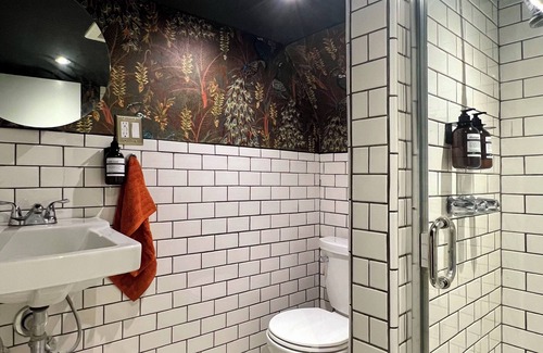 Atwater Village Casa | Retro Design Garden/Hot Tub Hut