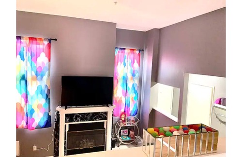 Sylmar Casa | Retro eclectic 3 bedroom townhouse- content heaven