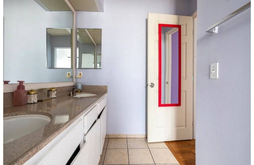 Sylmar Casa | Retro eclectic 3 bedroom townhouse- content heaven