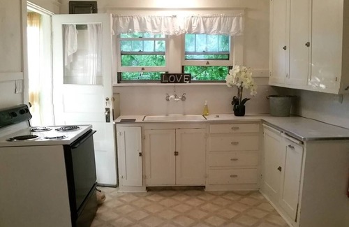 Downtown Klamath Falls Casa | Retro Fun❤️Smarthome King 4KTV Keurig❤️of Downtown