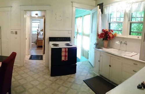 Downtown Klamath Falls Casa | Retro Fun❤️Smarthome King 4KTV Keurig❤️of Downtown