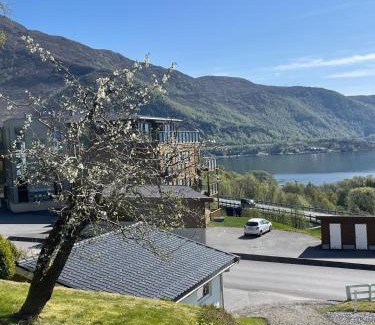 Ulsteinvik Apartamento | Retro hus med fin beliggenhet