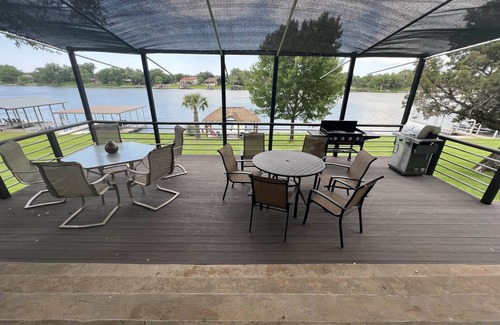 Kingsland Casa | Retro Lakehouse - A Touch of Cabo, Vacation Paradise on Lake LBJ