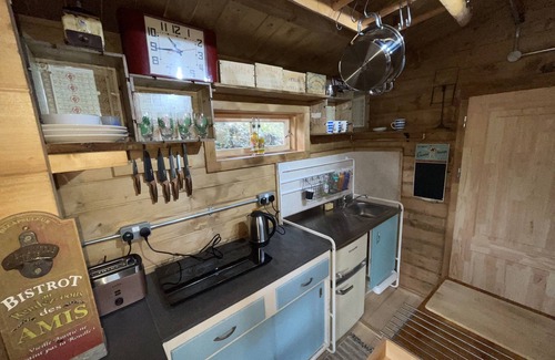 Bovey Tracey Cabina | Retro Lodge nr Dartoor with hot tub & opt sauna