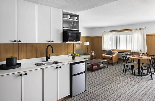 Jackson Hotel | Retro Lodge with Fire Pits, Saloon & All-Year Heated Pool Near Jackson Hole