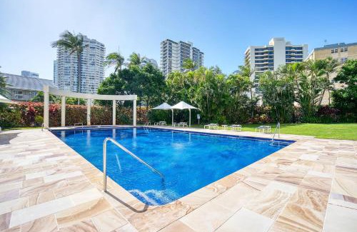 Main Beach Apartamento | Retro Main Beach Hidden Gem with Waterfront Views