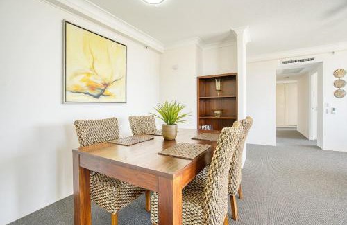 Main Beach Apartamento | Retro Main Beach Hidden Gem with Waterfront Views