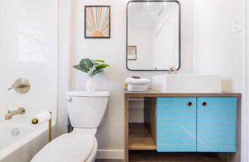 Bristol Casa | Retro Mid-Mod Gem in Bristol * Fully Renovated