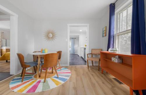 Bristol Casa | Retro Mid-Mod Gem in Bristol * Fully Renovated