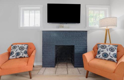 Bristol Casa | Retro Mid-Mod Gem in Bristol * Fully Renovated