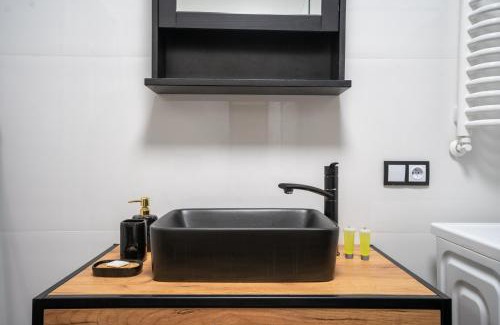 Sosnowiec Apartamento | Retro Milenium Park Apartment by BookingHost