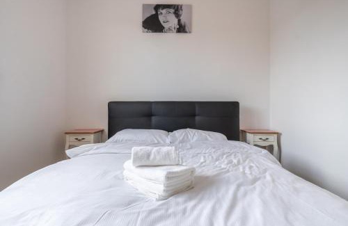 Sosnowiec Apartamento | Retro Milenium Park Apartment by BookingHost