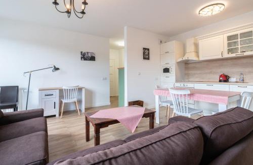 Sosnowiec Apartamento | Retro Milenium Park Apartment by BookingHost