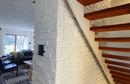 Kincardine Cabaña | Retro modified A-Frame cottage across from Lake Huron (4 bdrm)