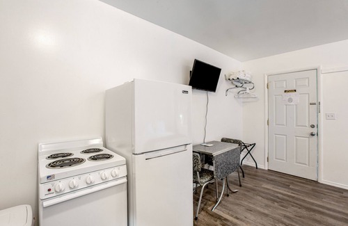 Nahcotta Casa | Retro motel suite near the bayshore with firepit & WiFi