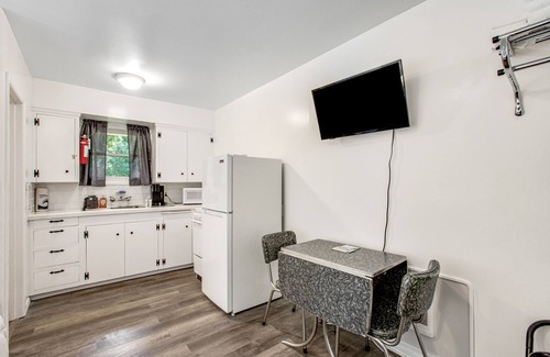 Nahcotta Casa | Retro motel suite near the bayshore with firepit & WiFi