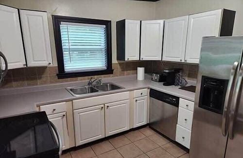 Tallahassee Casa | Retro Near Doak Campbell and FSU